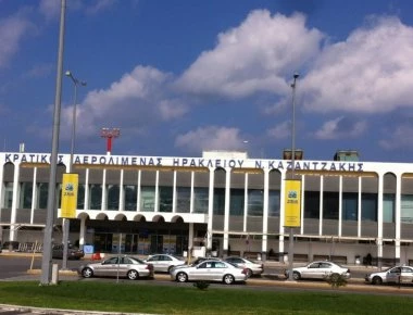 56 αλλοδαποί συνελήφθησαν στο αεροδρόμιο Ηρακλείου - Είχαν πλαστά έγγραφα για χώρες της ΕΕ